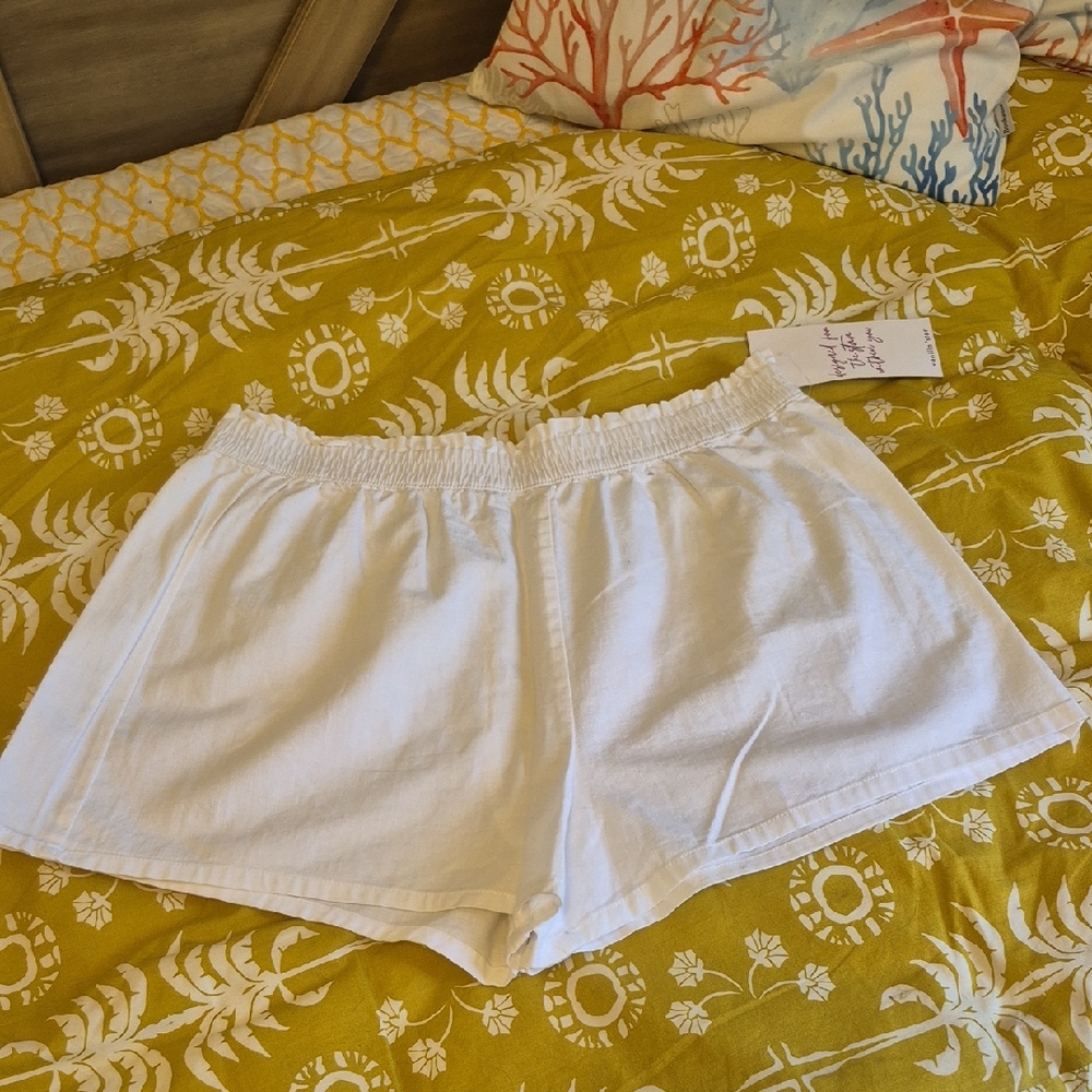 Vanilla Star White Elastic Waist Athletic Shorts